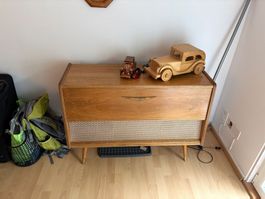 Radio Antik mit Plattenspieler