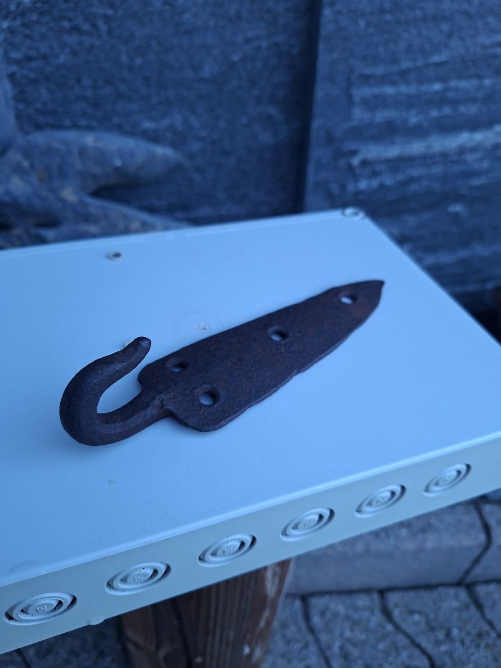 Ferramenta: Antiker Garderoben Hacken handgeschmiedet – Usato da Ganterschwil venduto da HeidiuPeter 1