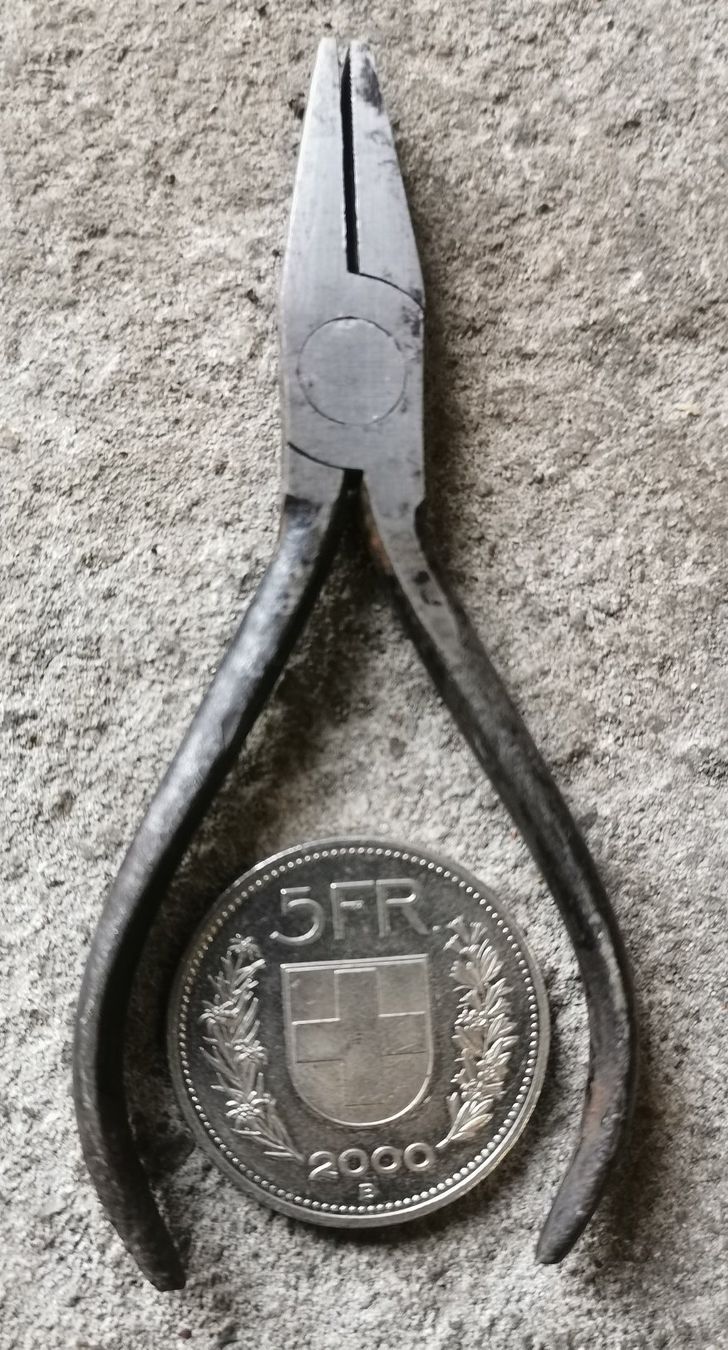 Tutti gli attrezzi: Mini Flach-Zange, 40 Gramm – Usato da Vielbringen Worb venduto da Isch-0u-guet 2