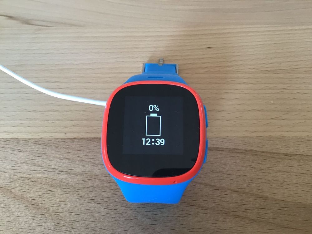 Alcatel movetime best sale mt30 smartwatch