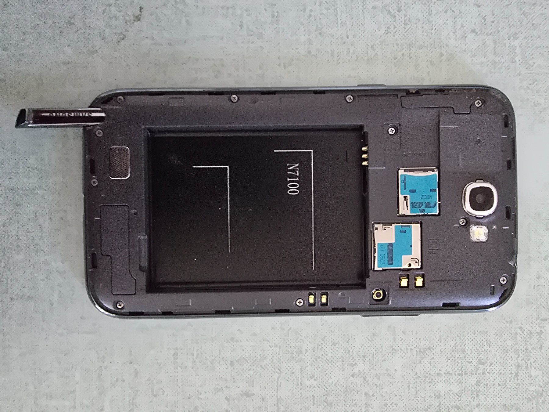 Samsung Portables: Smartphone Samsung Galaxy Note 2 N7100 – D'occasion à Satigny par Baazarbaron 1