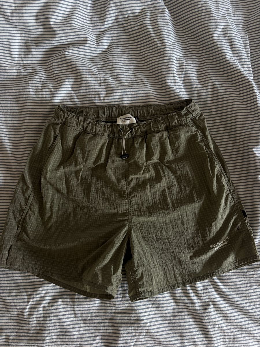 Pas Normal Studios Pantaloni: Pas Normal Studios Casual Shorts – Usato da Zürich venduto da Y.flitz