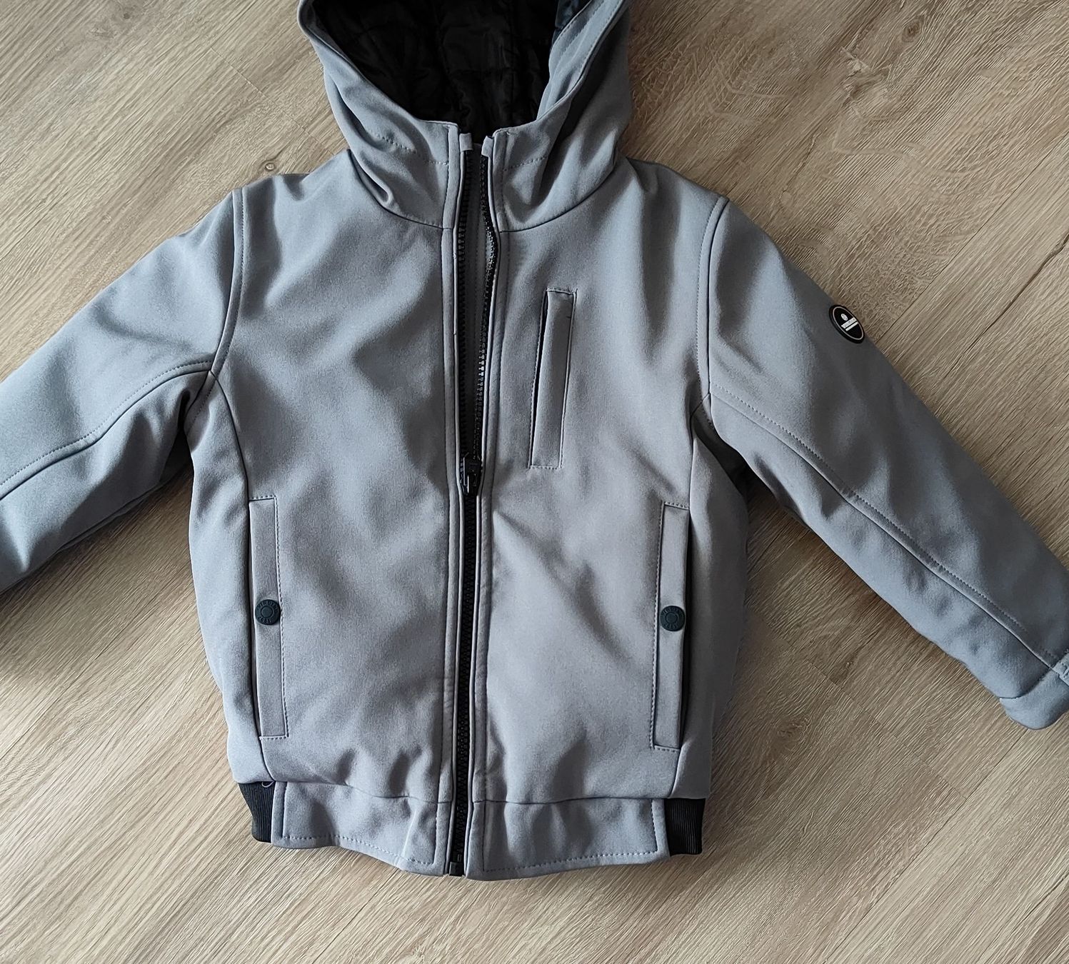Giacche: Coole Winterjacke, Grösse 104, Grau – Usato da Kriens venduto da Ivana4
