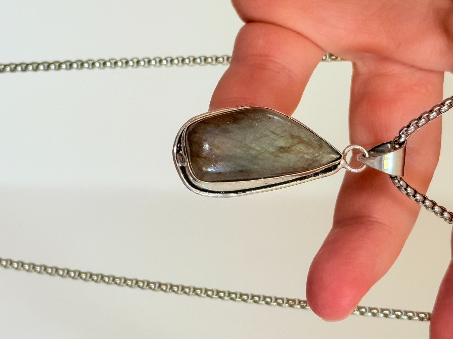 Ketten: Collier avec labradorite - Élégant & Naturel! – Neu und originalverpackt aus Genève von AWWA 2