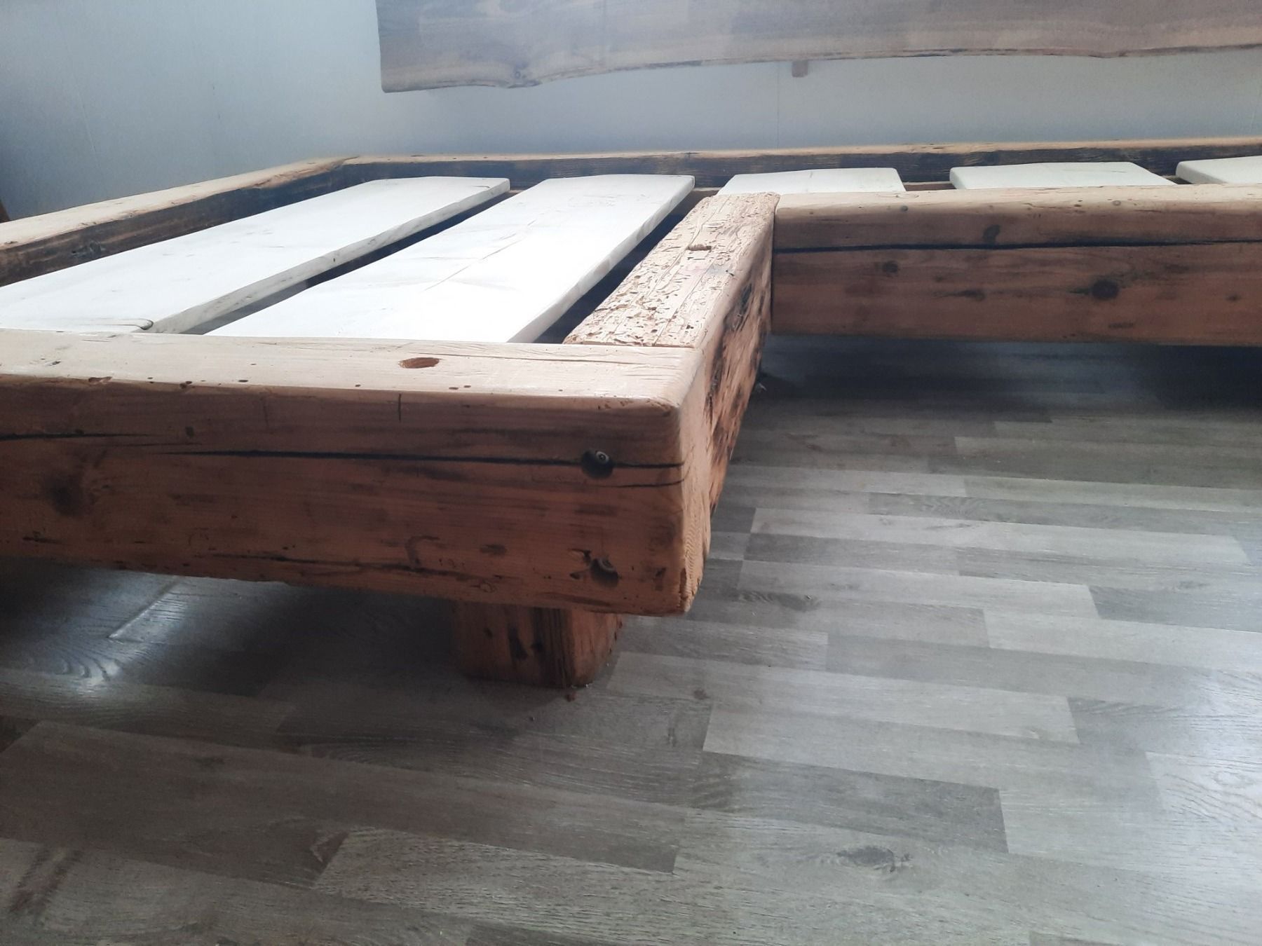 Divani: Sofa aus Altholz Balken – Usato da Sisikon venduto da Creantic-Art 8