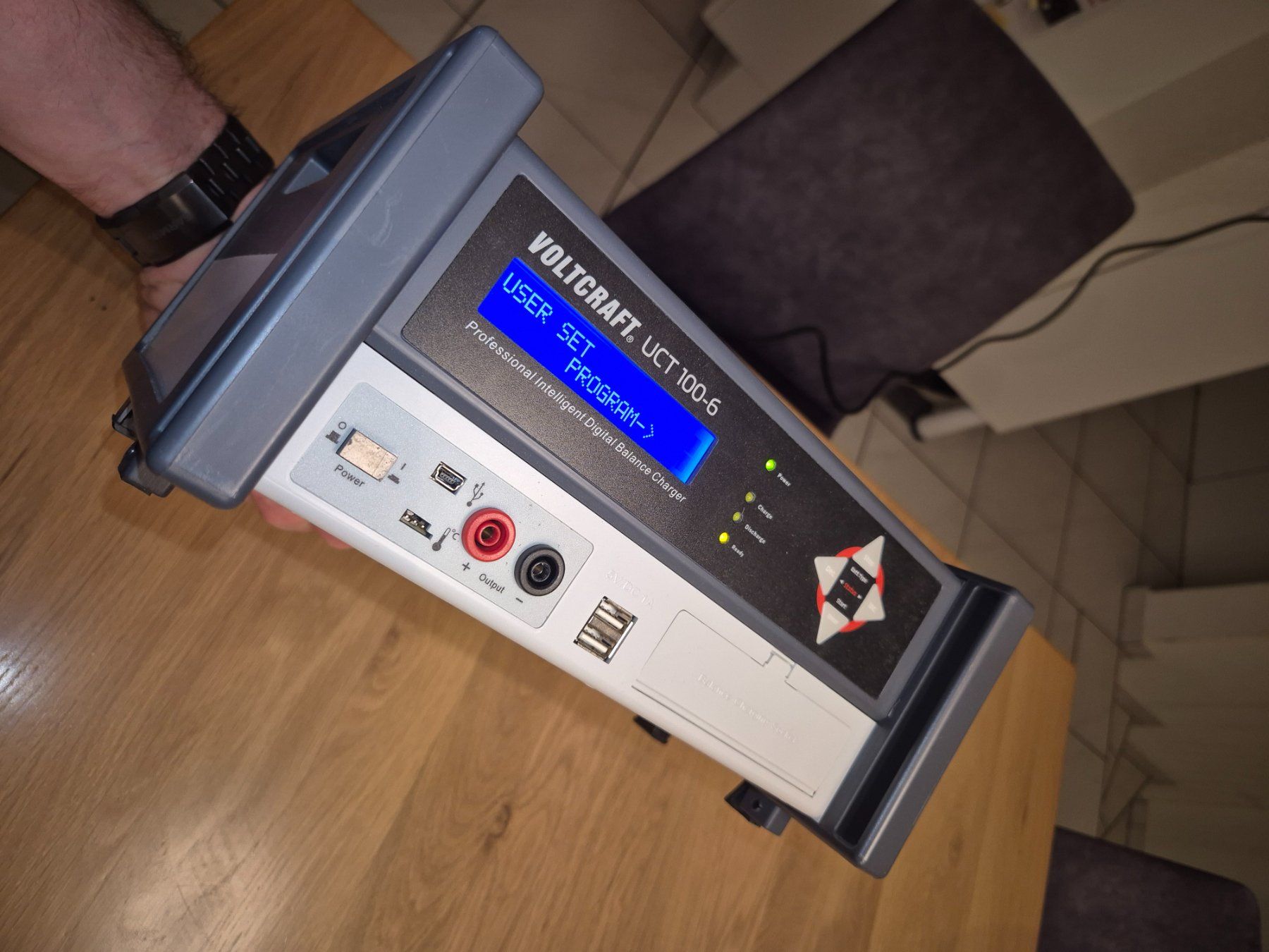Voltcraft Akkus, Ladegeräte & Netzgeräte: VOLTCRAFT Akku-Ladestation UCT 100-6 – Gebraucht aus Hinwil von Iceeagle 1