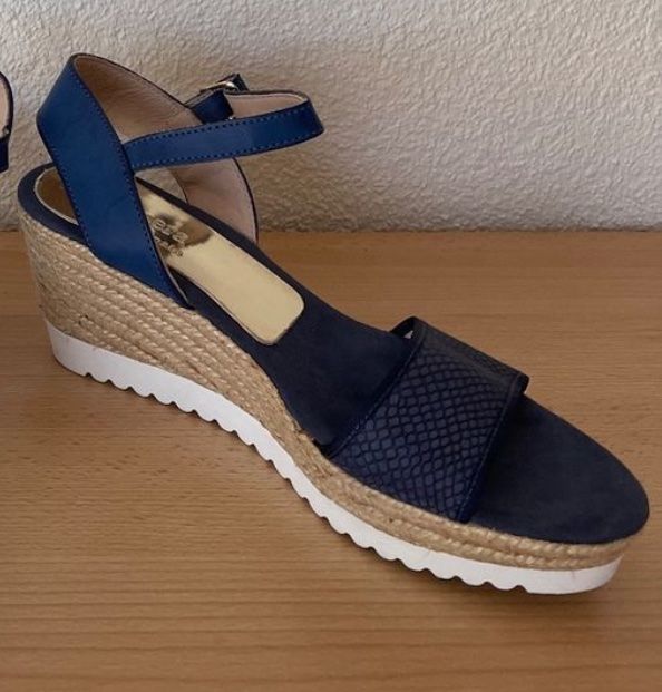 Tamaris Chaussures femmes: VIGUERA(Sp) 40 neu /NP109CHF Pumps 8-4 Espadrilles aus Leder – Neuf (Voir description) à Kölliken par Prscoo