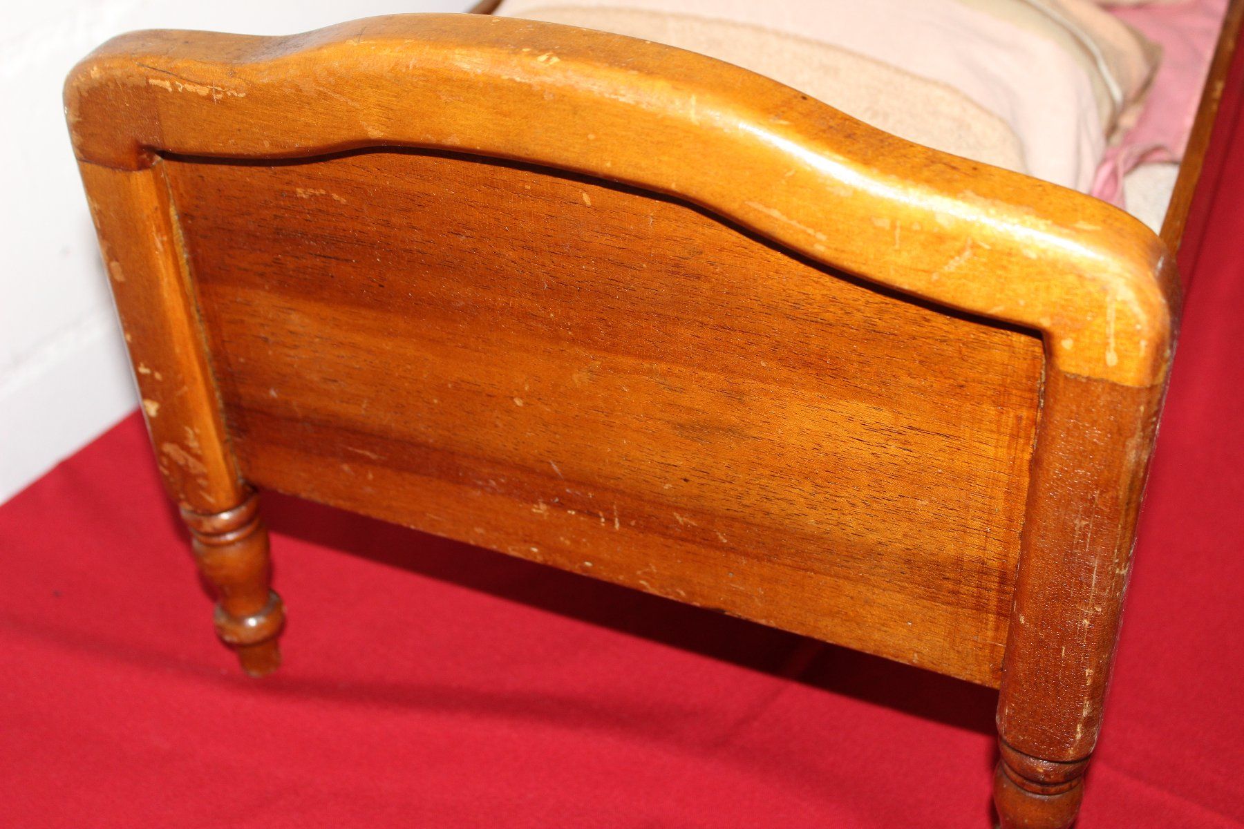Puppen: Antikes Puppenbett mit Inhalt – Gebraucht aus Zürich von Lardoni 2