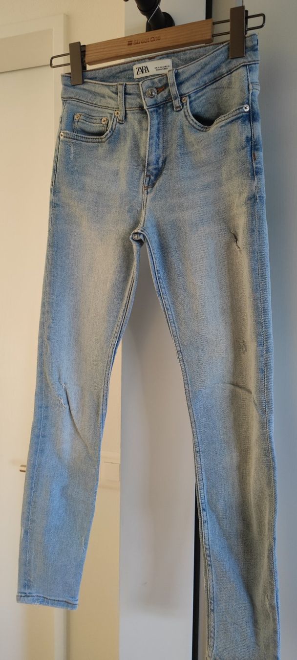 Jeans: Skinny Jeans Zara/ Gr 34 – Gebraucht aus Zug von vik_8fdf
