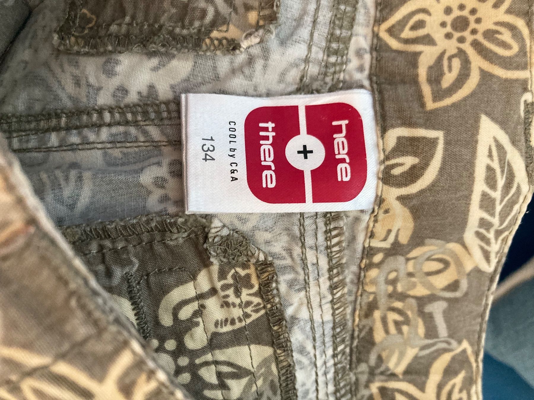 C&A Pantaloni: Caprihose  gemustert, Mädchen Gr. 134, – Usato da Meggen venduto da tulipe21 6