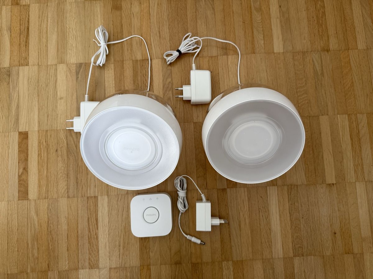 Philips Lampade: Philips hue Set: 2x Iris weiss + Bridge – Usato da Zug venduto da shuber75