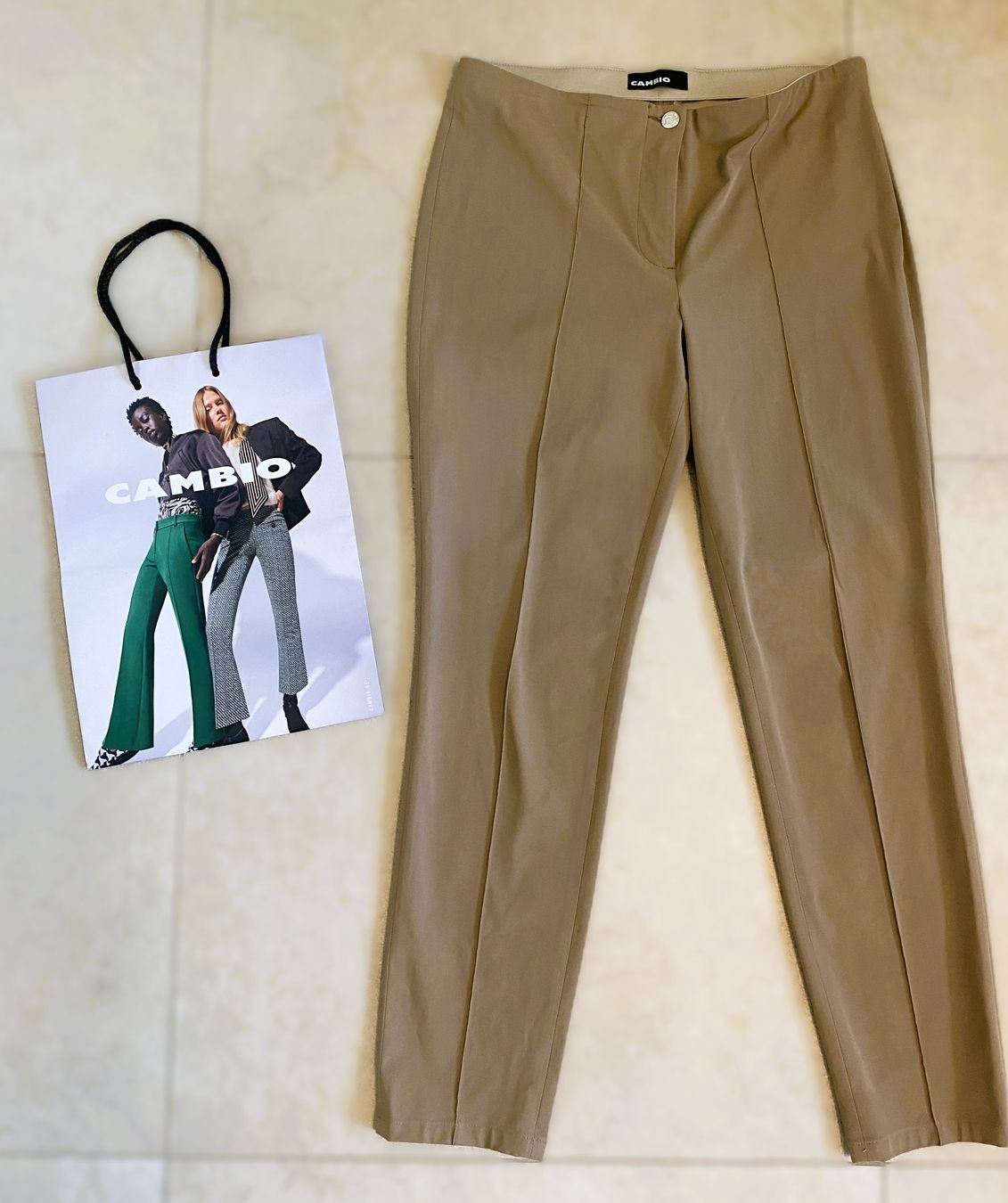 Cambio Pantalons: CAMBIO Stretch Hose beige sand camel 36 – D'occasion à Allschwil par Rosenfee