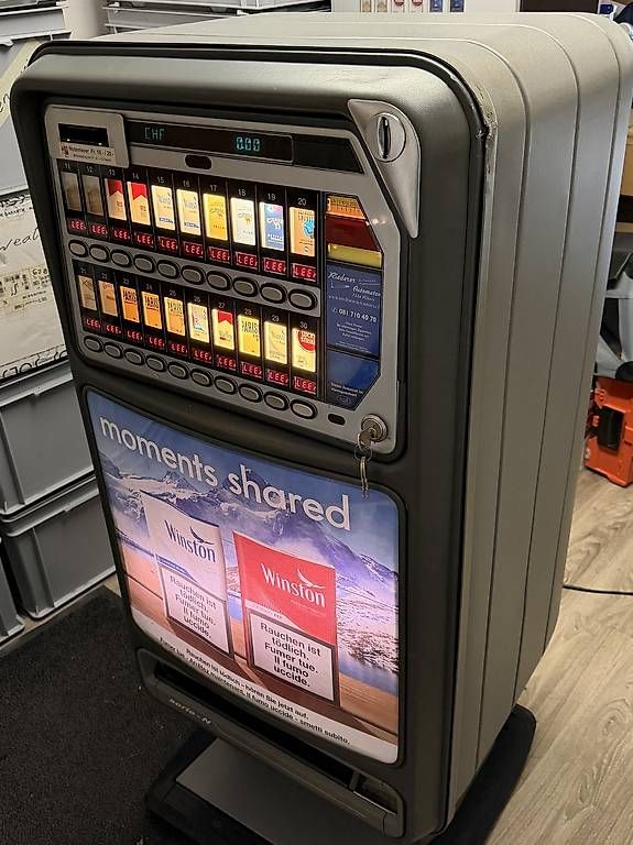 Autres pour la gastronomie & hôtellerie: Zigarettenautomat mit Notenleser – D'occasion à Vilters par Shirtland 1