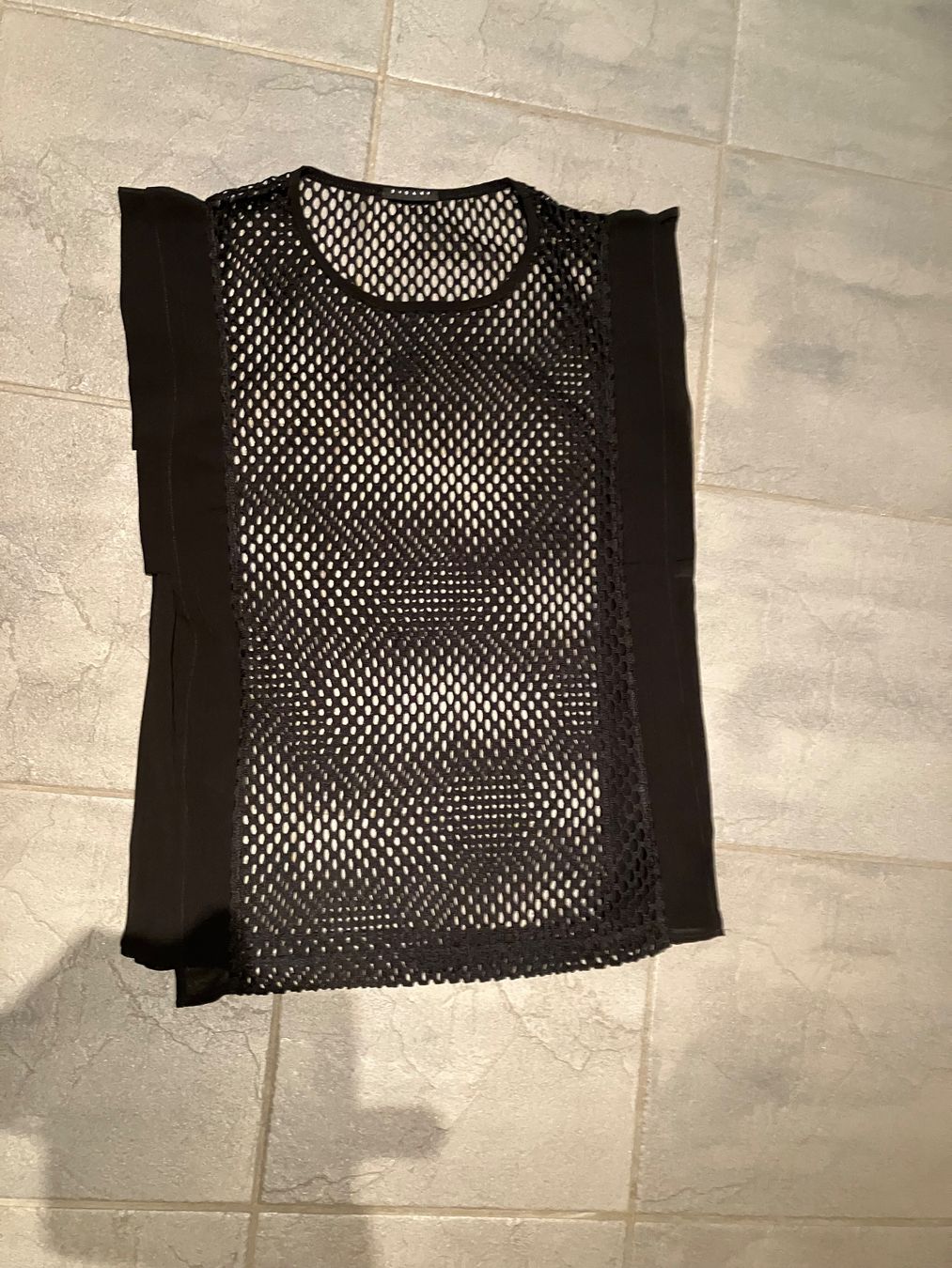 Sisley Tops: Haut  Sisley noir maille  S – D'occasion à Arconciel par chance22