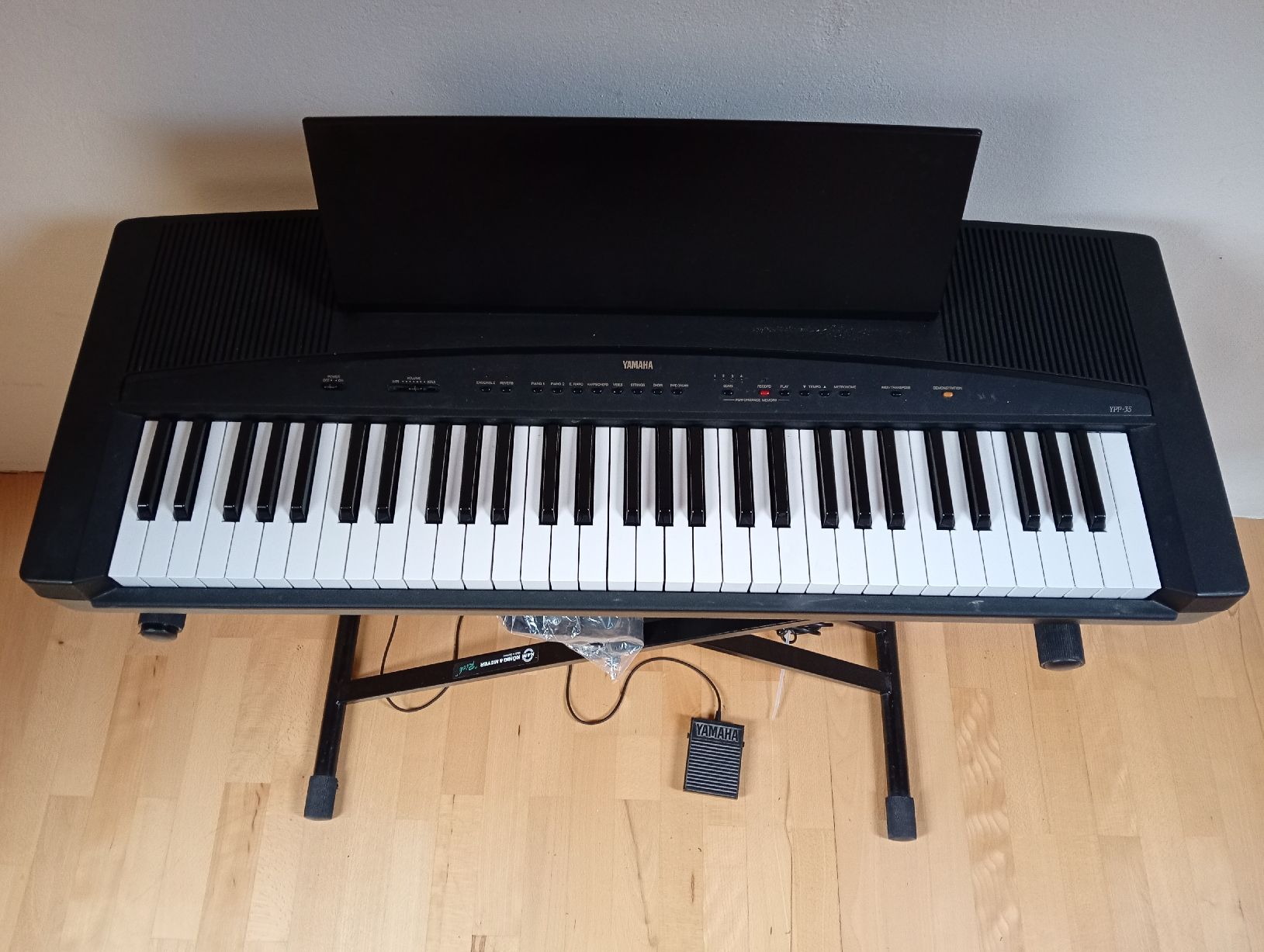 Yamaha Strumenti musicali: E-piano mit pedal  – Usato da Hallau venduto da Vasilkova 2