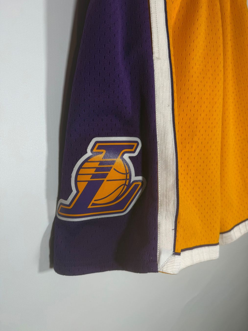Nike Canottiere & Pantaloni: Lakers Nike LeBron James Shorts M – Usato da Mühledorf BE venduto da ericgrunder_12 2