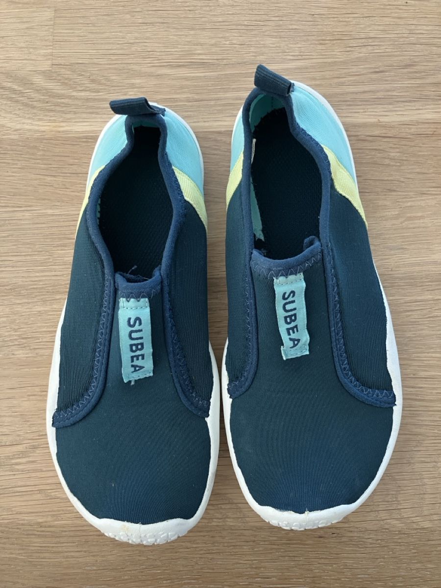 Decathlon Scarpe per ragazzi: Chaussons de plage Subéa, 34-35 – Usato da Epalinges venduto da Tosca20