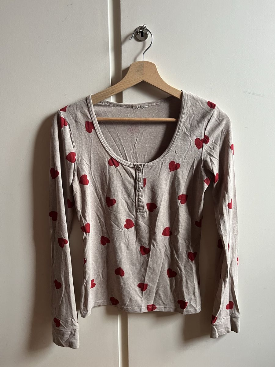 Top: Herz Henley Oberteil – Nuovo (secondo la descrizione) da Fribourg venduto da ari_299f
