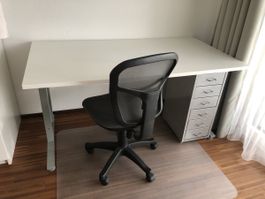 Pult inkl. Bürostuhl
