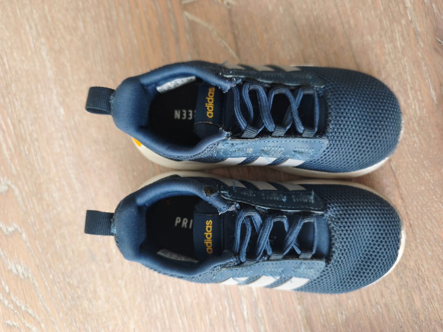 Adidas Chaussures garçon: Adidas Kinder-Sneaker Gr. 24 – D'occasion à Niederwangen BE par Alexma.90 1