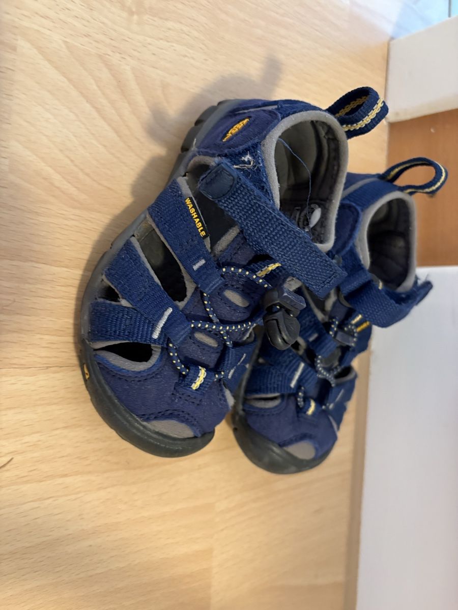 Keen Schuhe für Jungen: Keen Sandalen Grösse 24 – Gebraucht aus St. Gallen von mir_w6bf
