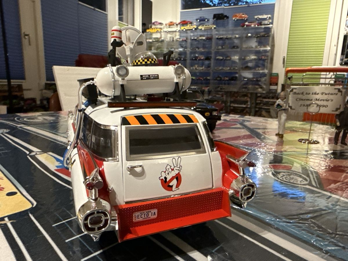 Hot Wheels Modellini d'auto: Hot Wheels Elite Ghostbusters Ecto 1A  1:18 – Usato da Basel venduto da Zomeg 5