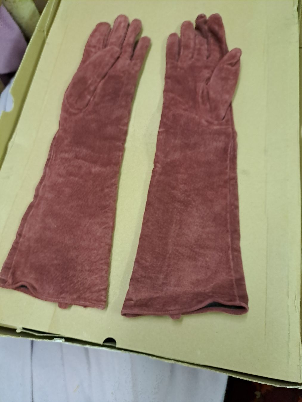Guanti & manicotti: Elegante Wildleder Handschuhe, Grösse 7 – Usato da Zürich venduto da Schoebi19 1