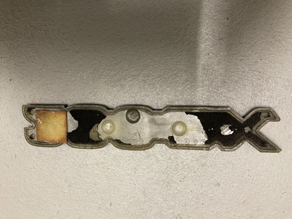 Tutti pezzi di ricambio auto: DATSUN 280ZX Emblem – Usato da Winterthur venduto da Tongsaibay 1