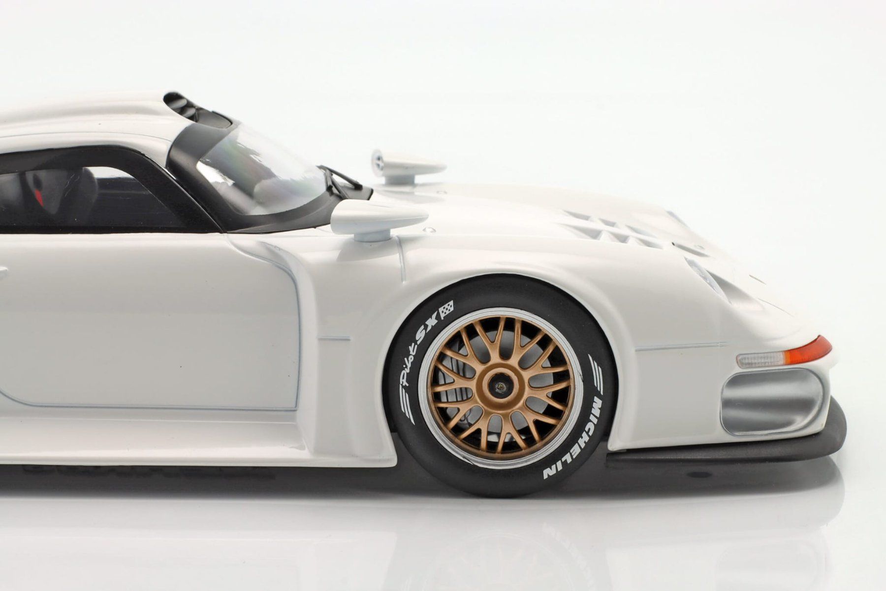Porsche Modellini d'auto: Porsche 911 GT1 Plain Body Version white 1:18 WERK83 – Nuovo e nell'imballaggio originale da Stäfa venduto da wkmodells 6