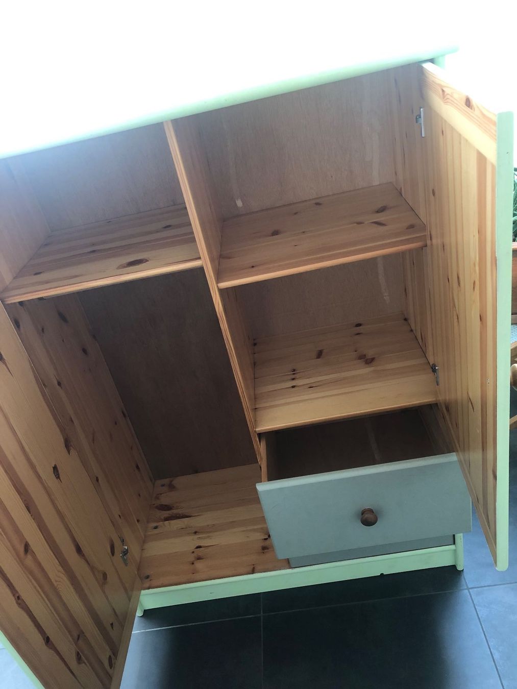 Armoires: Kleiderschrank massiv Holz – D'occasion à Windisch par raebluesli 1