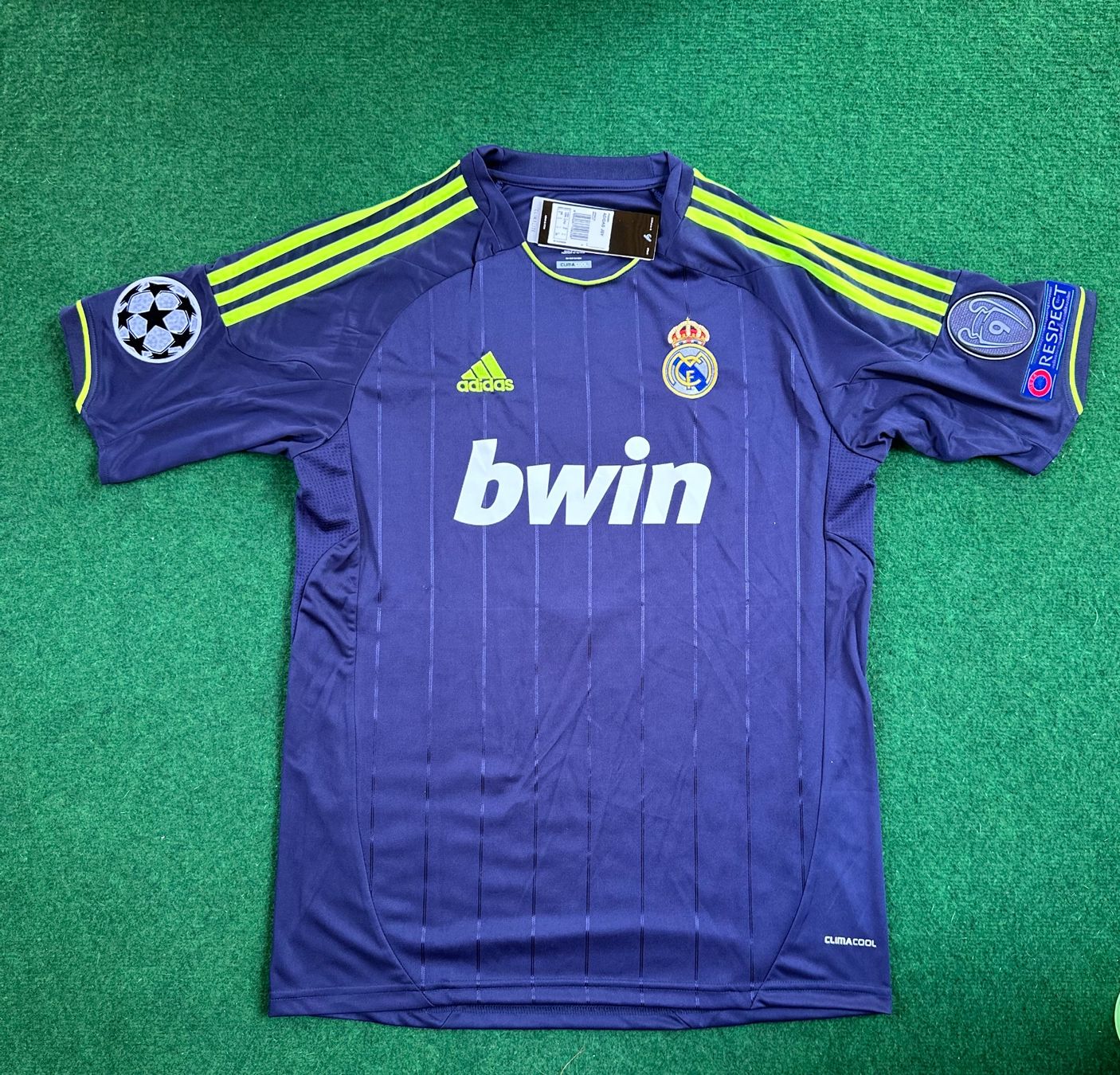 Autografi: T-Shirt mit Ronaldos Originalautogramm – Nuovo e nell'imballaggio originale da Bachenbülach venduto da inn_5kmg 3