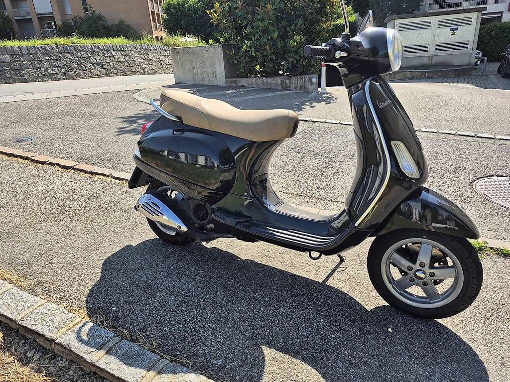 Scooter: Vespa LX 125 Nera – Usato da Sorengo venduto da rxpx68