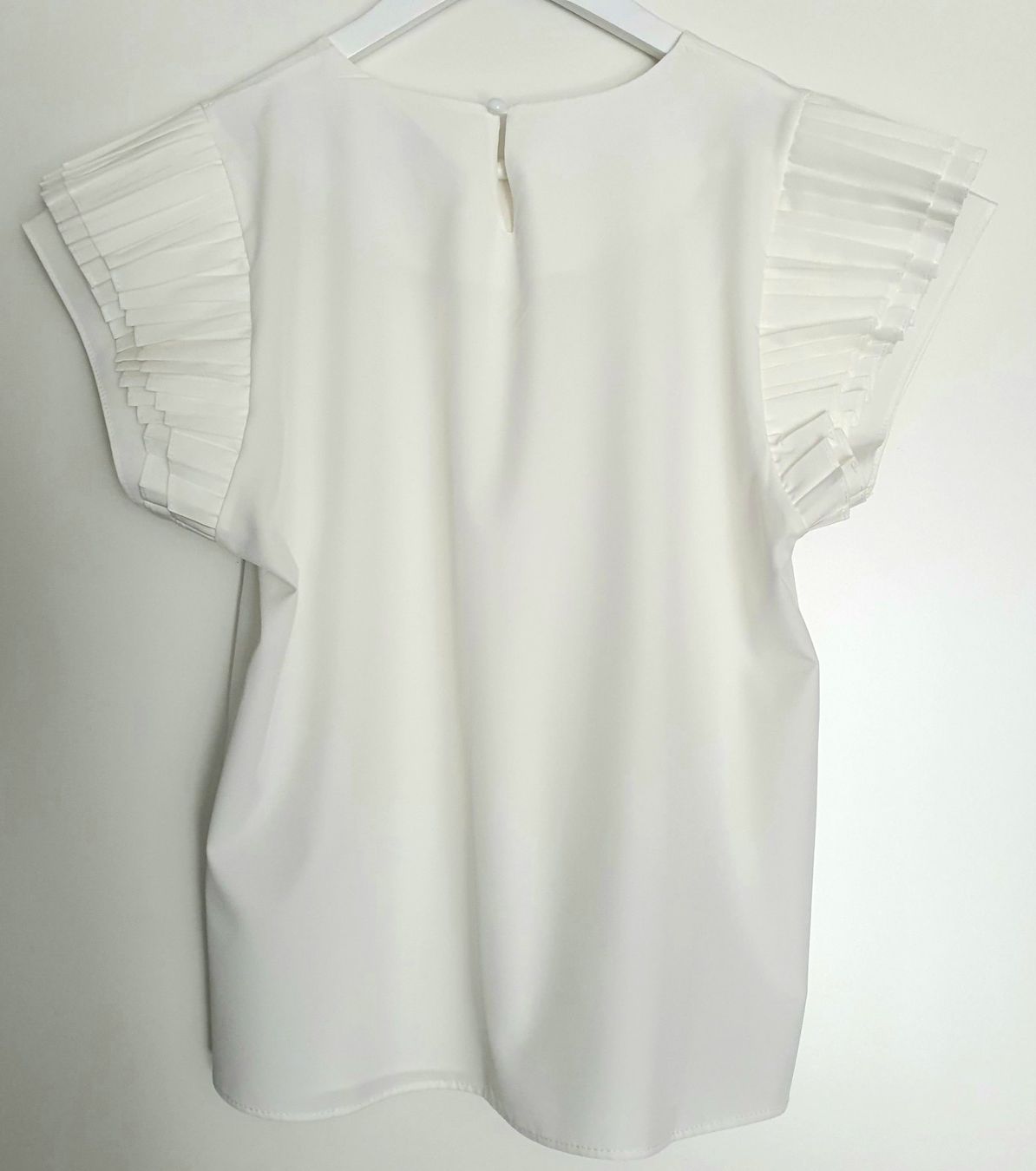 Camicette: Weisse Bluse mit Rüschen am Ärmelsaum – Usato da Weiach venduto da sim_8s27 2