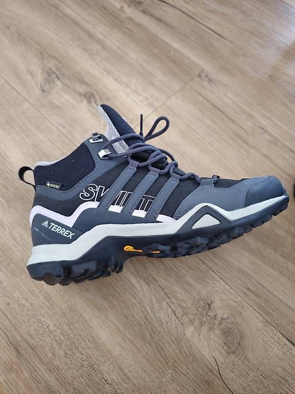 Adidas Scarpe da donna: Wanderschuhe – Usato da Amriswil venduto da Damian93 2