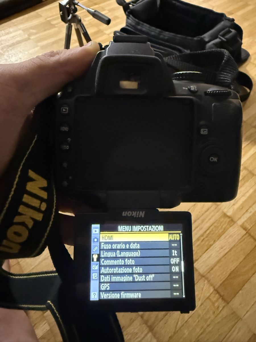 Nikon Appareil photo: Nikon D5000 / treppiedi /2 obbiettivi – D'occasion à Chiasso par she_9rhj 8