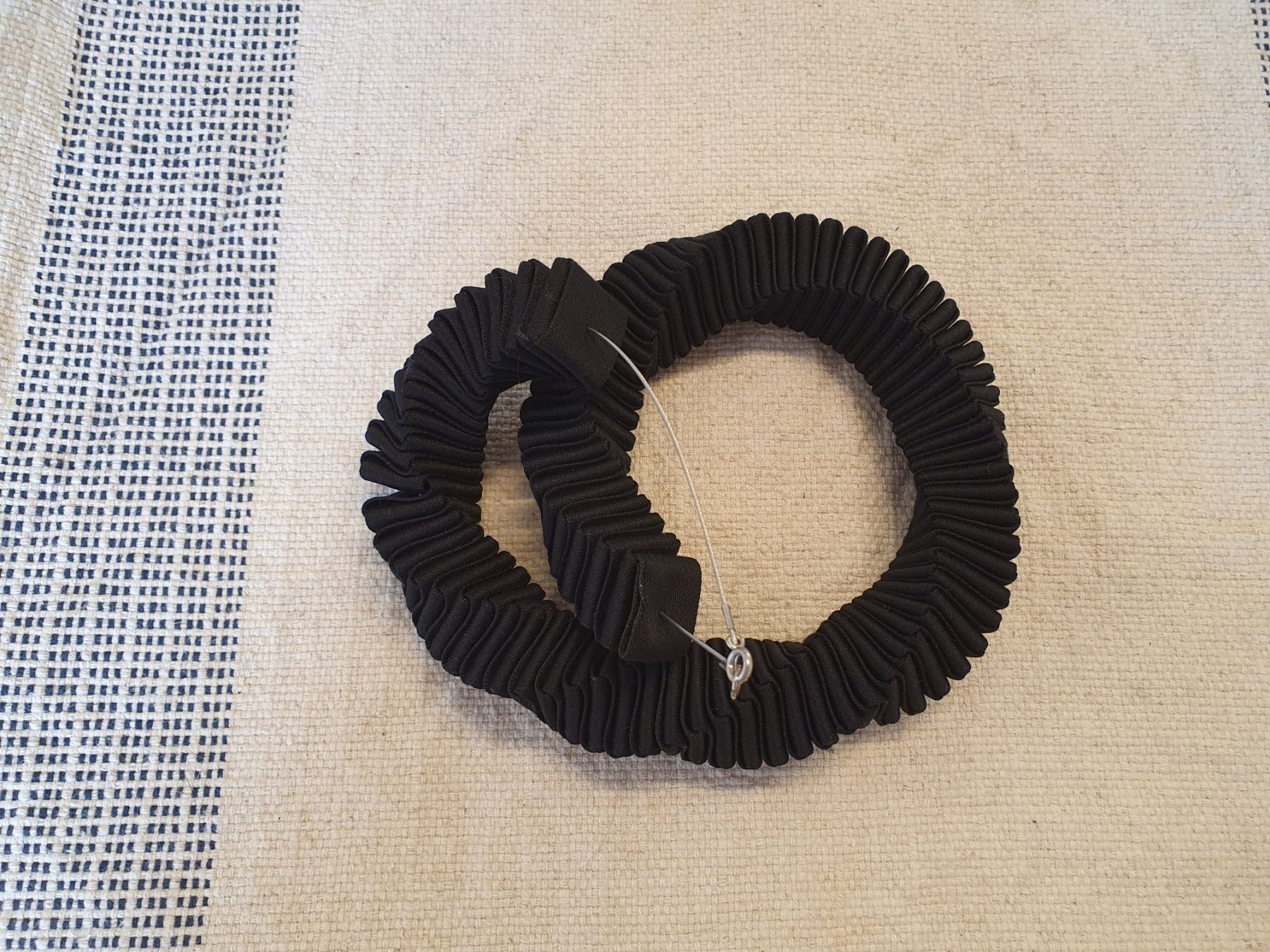 Cos Ketten: Collana di tessuto COS – Neu (gemäss Beschreibung) aus Langnau am Albis von dav_n72f 1