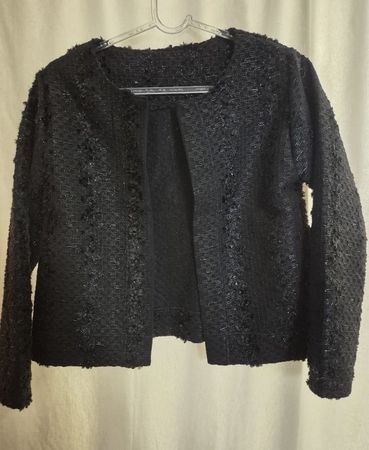 Elegante schwarze Bouclé-Jacke, Grösse M, ideal für Frühling
