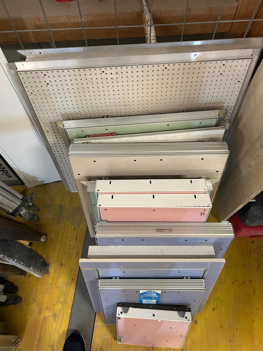 Porte: 11 versch. Revisionsklappen – Usato da Birsfelden venduto da twoheadeagleks 1
