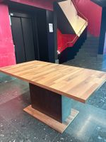 Moderner Tisch in Holzoptik, ausziehbar