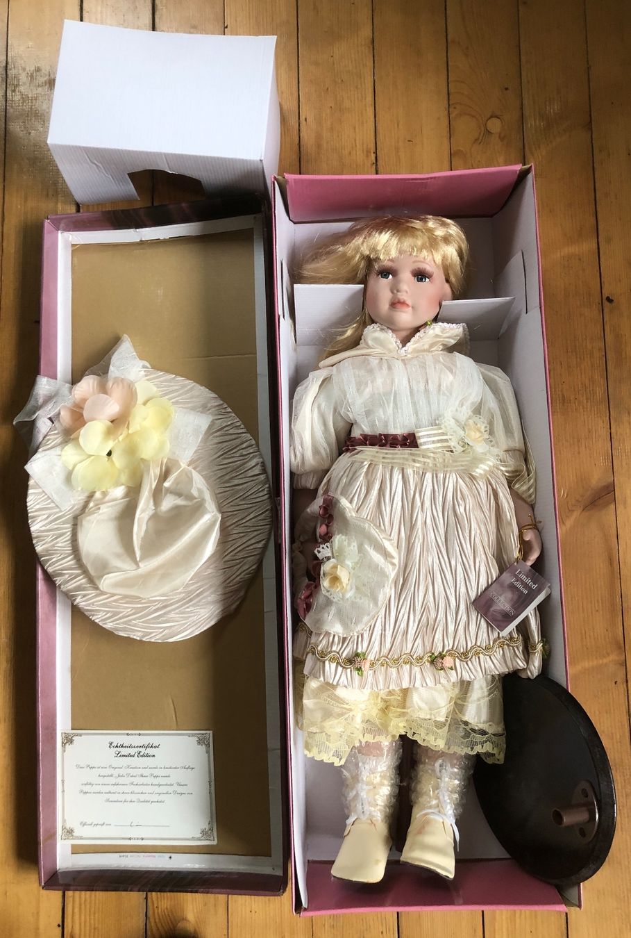Puppen: Porzelanpuppe – Gebraucht aus Hünenberg von morthdl