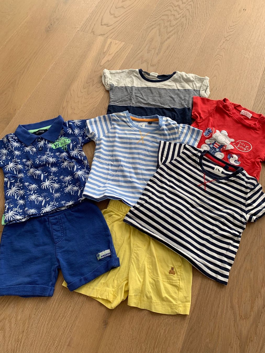 Lotti & Set di vestiti: Kleiderpaket 5x Tshirt & 2 Shorts, 68 – Usato da Rümlang venduto da zflyfa0001