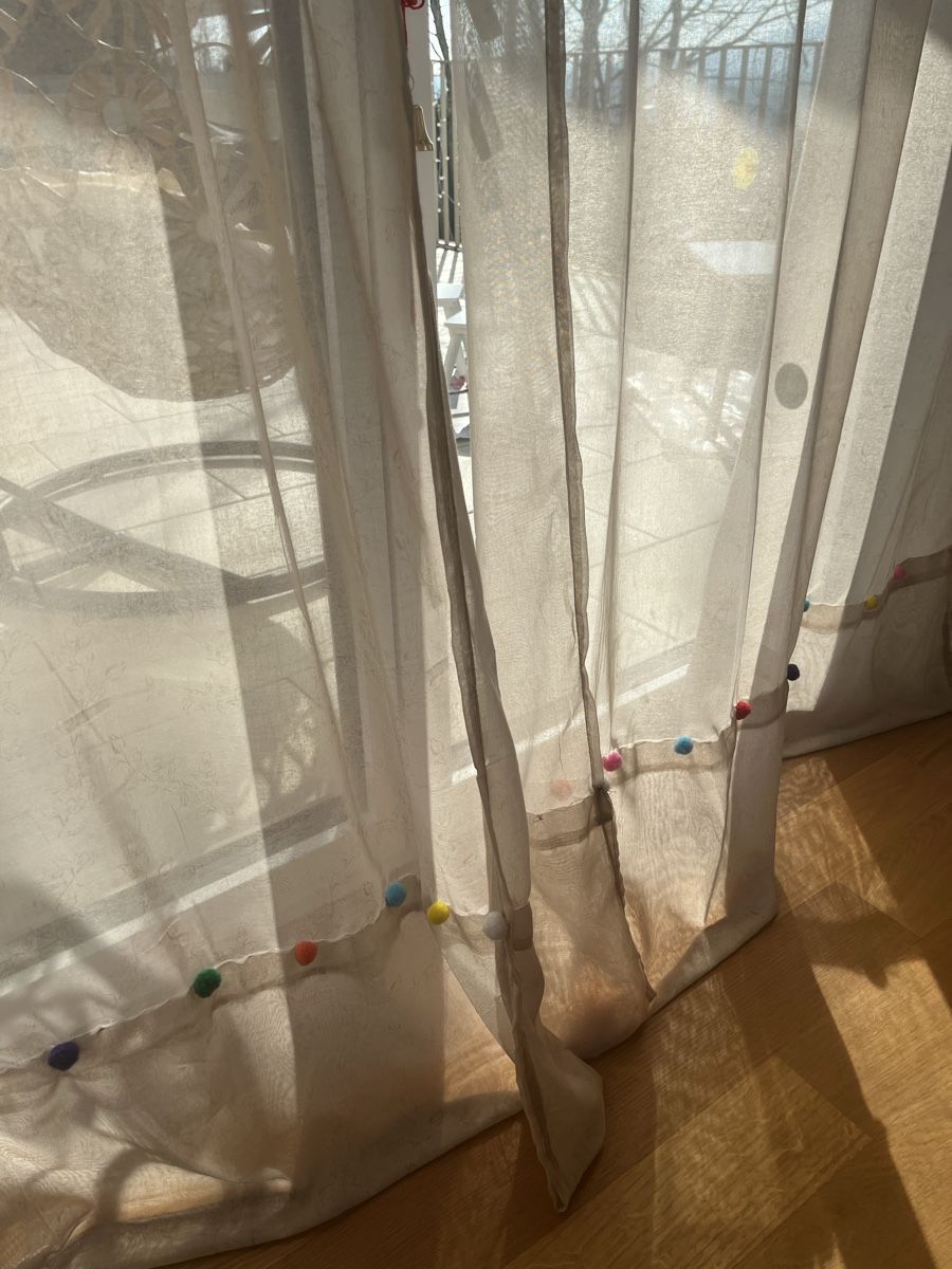 Vorhänge: Vorhänge mit farbigen Bommeln  Kinderzimmer! – Gebraucht aus Oberengstringen von Baby_Fashion 2