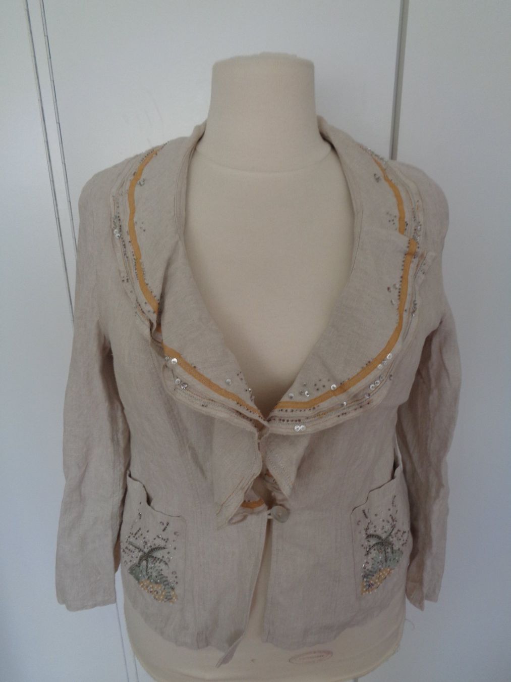 Giacche: Veste beige en lin brodée T. 48 – Usato da Marin-Epagnier venduto da Madja