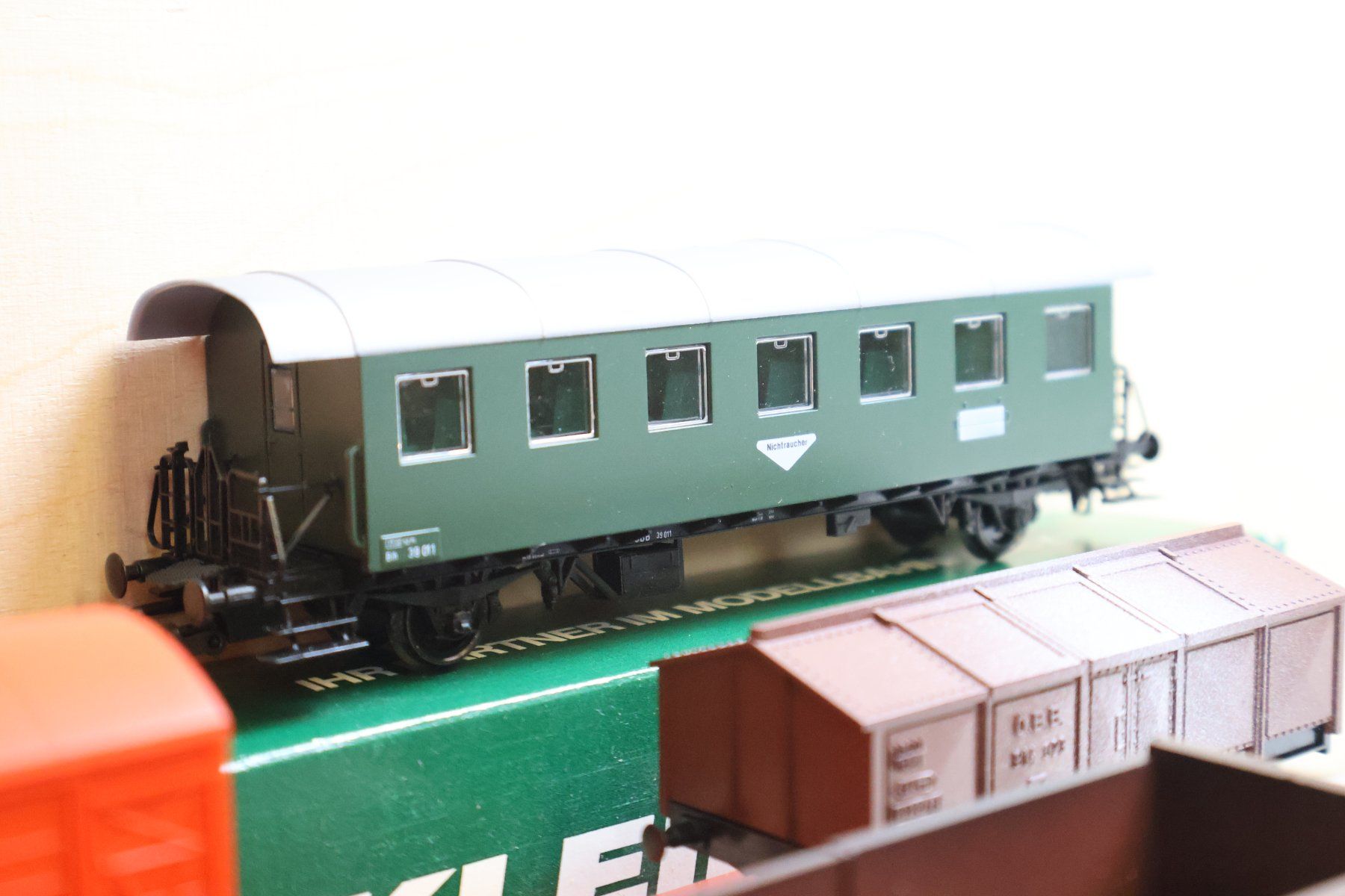 Kleinbahn Modelleisenbahnen: Klein Modellbahn 5 x Wagen H0 - schöne Modelle – Gebraucht aus Winterthur von Monstera 6