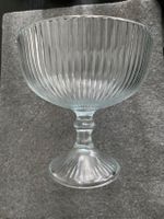 formschöne Glasschüssel (Kelchform)