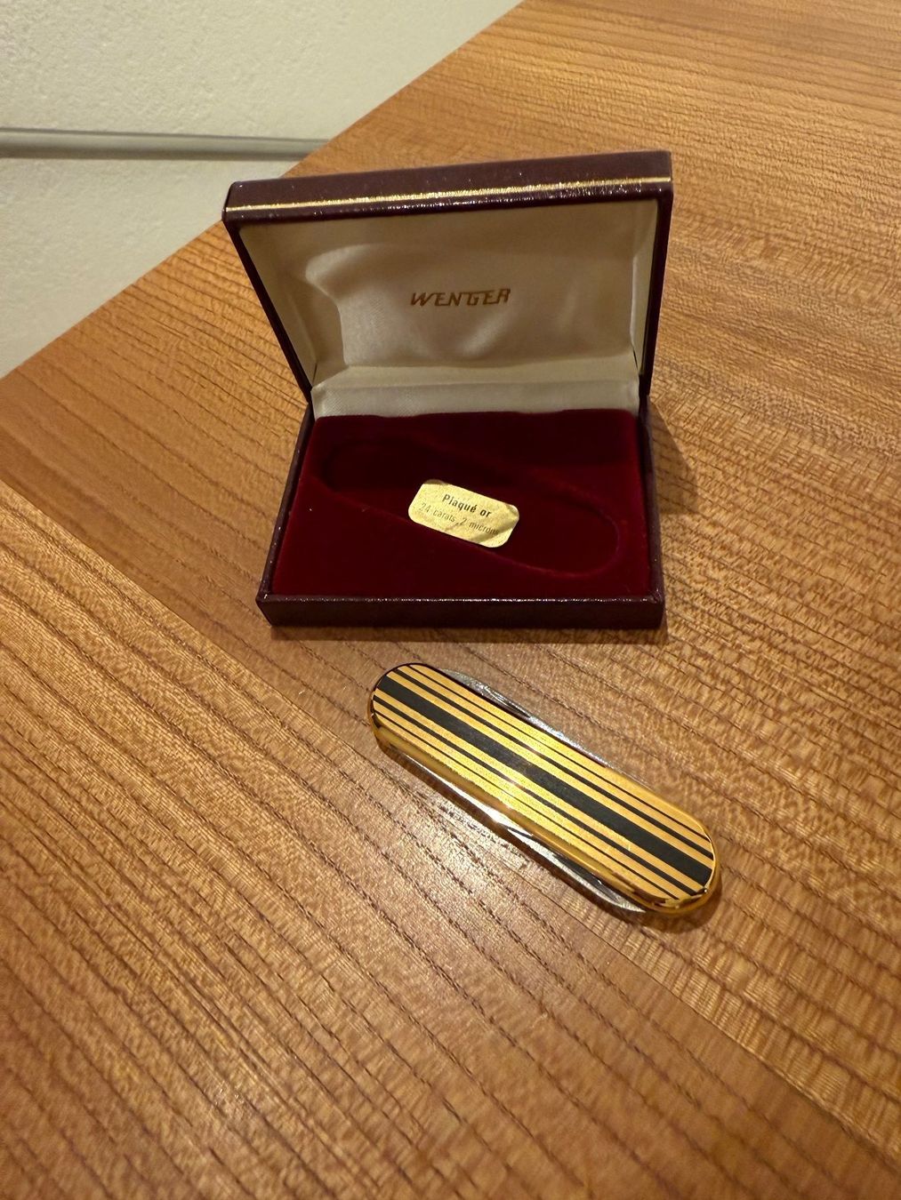Wenger Coltelli tascabile: Wenger Taschenmesser mit Echtgold 24 Karat – Usato da Wallisellen venduto da Hbroger