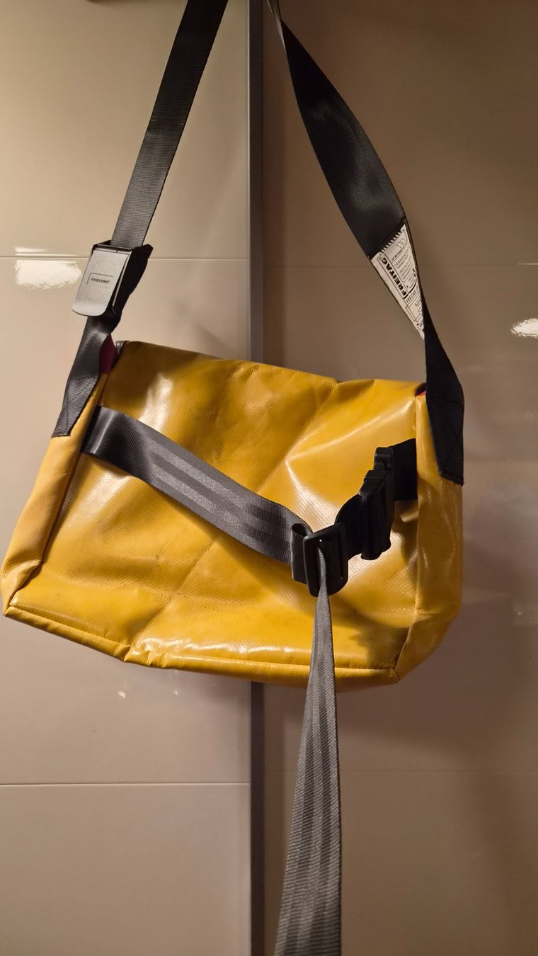 Freitag Borse: Tasche Freitag NEU! – Nuovo (secondo la descrizione) da Oberrieden venduto da Raja011 1