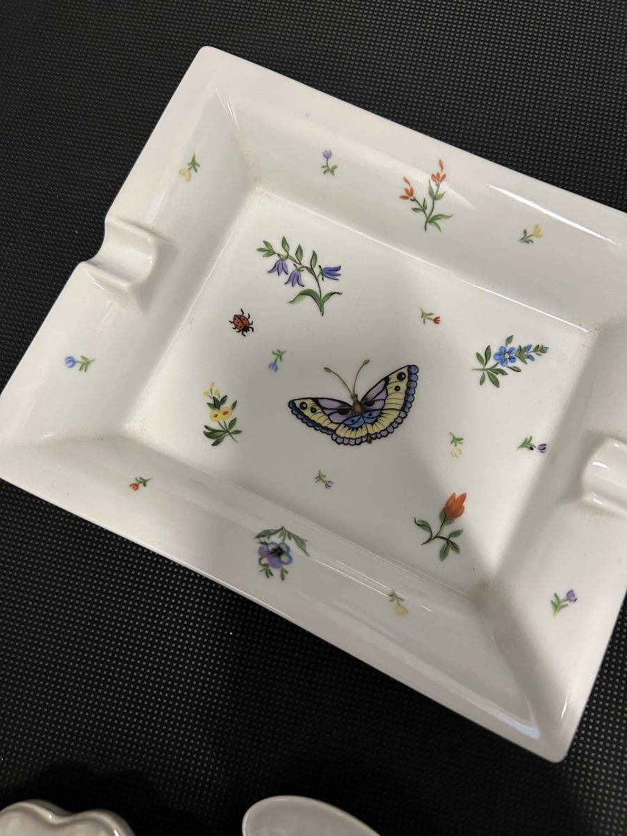 Tutte le decorazioni: Boîte, cendrier deko  – Usato da Perroy venduto da MR6. 3