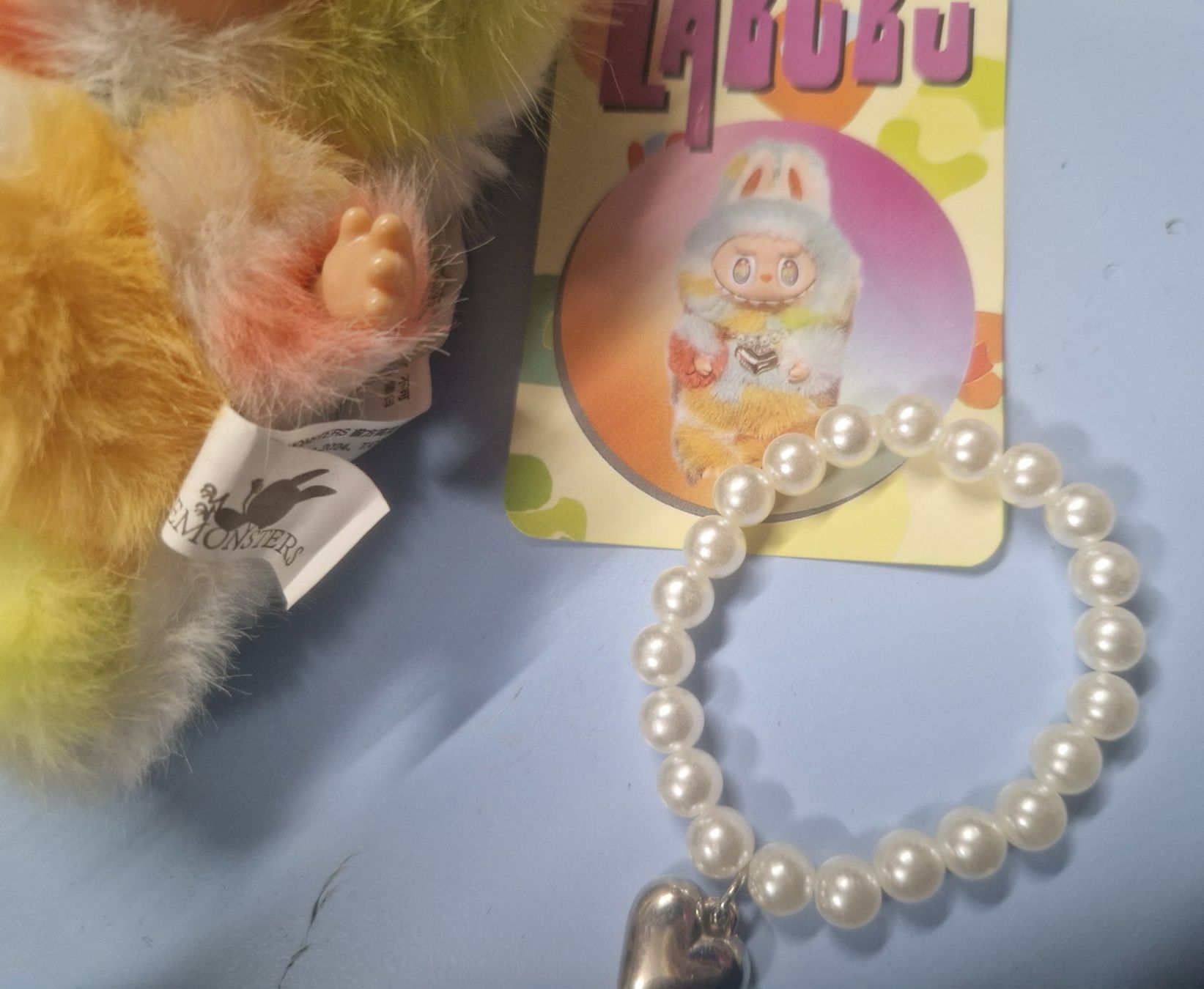 Giocattoli: Labubu multicolore avec collier de perles 17 cm NEUF – Nuovo e nell'imballaggio originale da St-Imier venduto da goodber 3