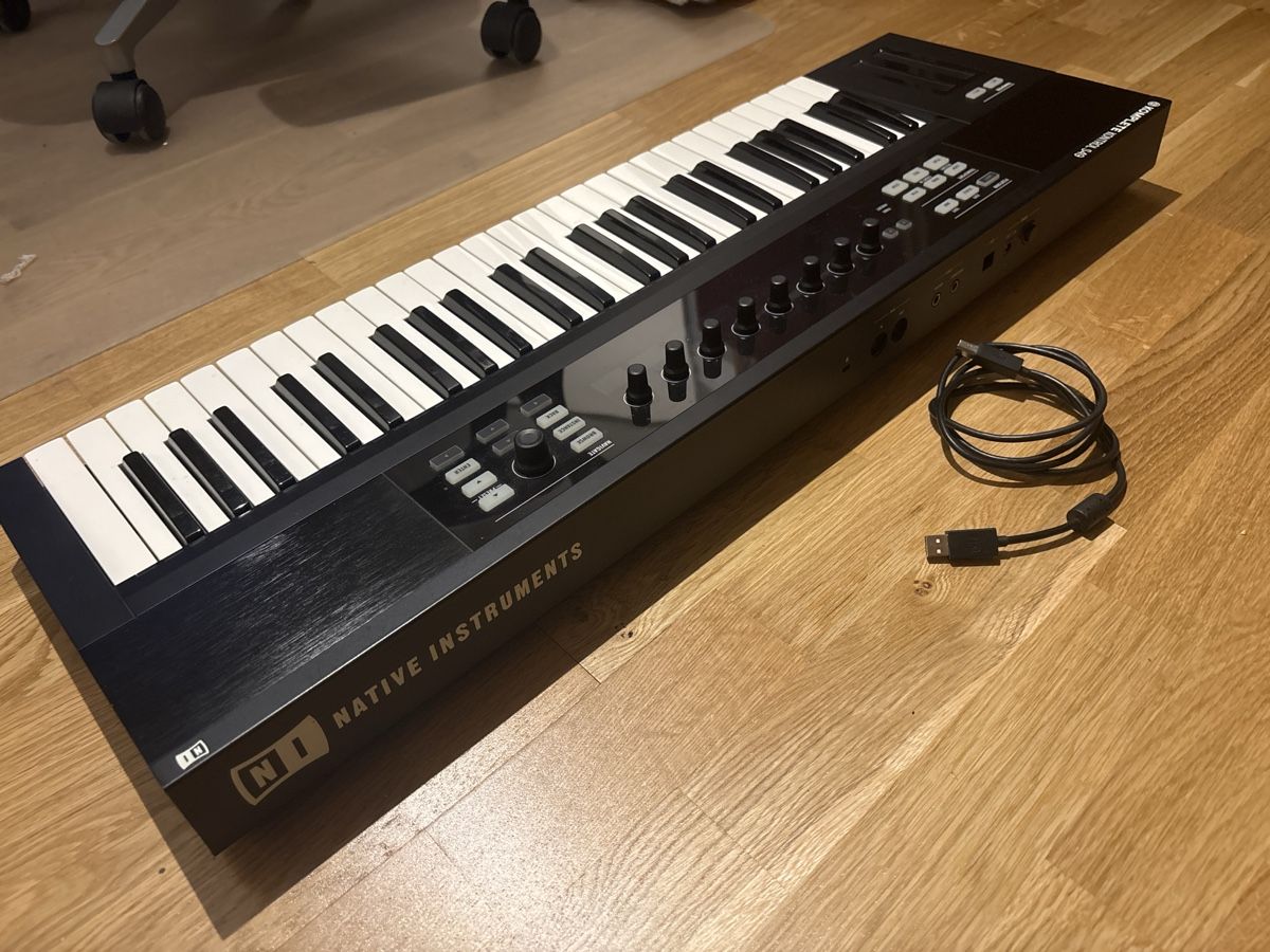 Native Instruments Musikinstrumente: Native Instruments Komplete Kontrol S49 Keyboard Controller – Gebraucht aus Schalunen von joelsbest 2